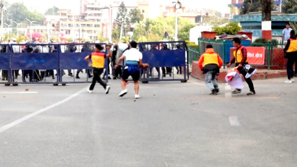 महतो नेतृत्वको राष्ट्रिय मुक्ति क्रान्तिको प्रदर्शनमा झडप, प्रहरी जवान गम्भीर घाइते