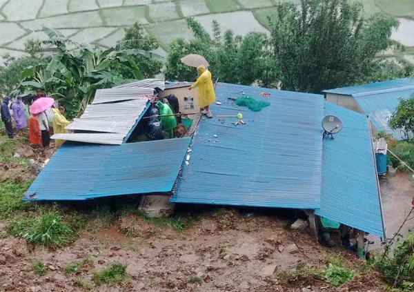 पहिरोले घर पुरिँदा कास्कीमा एक युवकको मृत्यु