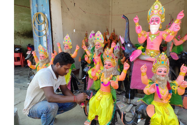सुनसरीमा विश्वकर्माको मूर्ति बनाएर दुई लाख कमाइ 