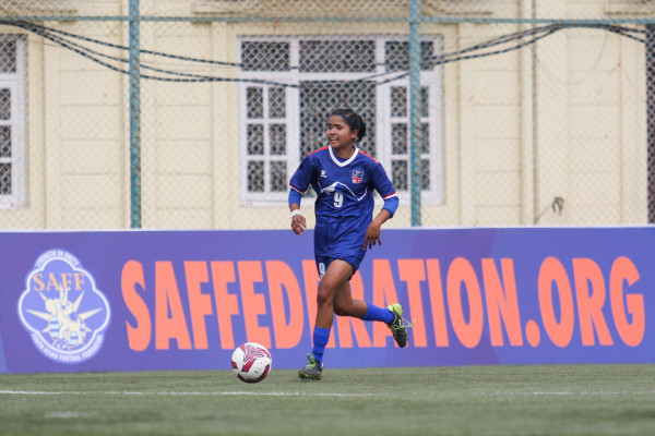 साफ यू–१६ महिला फुटबल: नेपाल र भारतबीच खेल हुँदै 