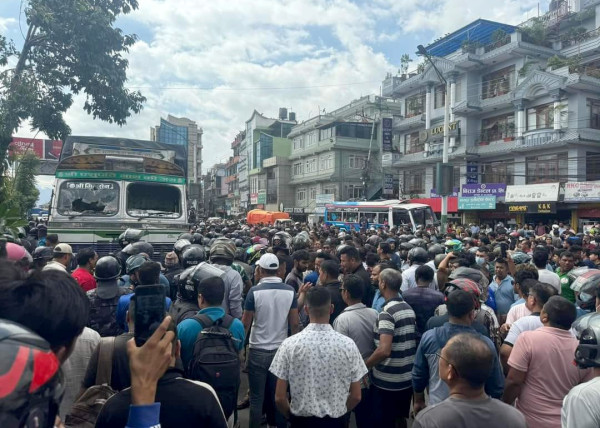 गठ्ठाघर प्रदर्शनमा एसपीसहित ३ जना घाइते