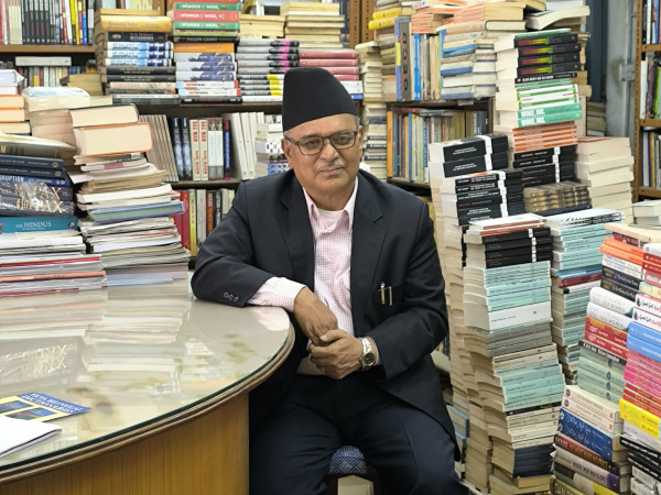 जागिर छोडेर किताब रोजेपछि...