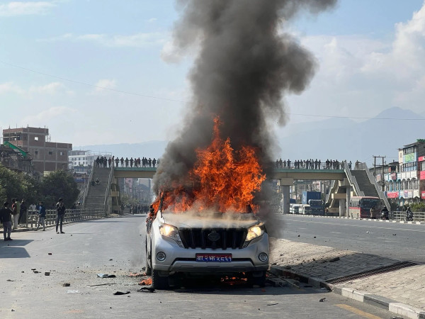 बालकुमारीमा मारिएका वीरेन्द्र र सुजनको शव सेनाको स्काई ट्रकबाट सुर्खेत पठाइँदै