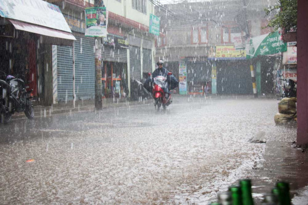 काठमाडौंसहित देशभर भीषण वर्षा, जनजीवन अस्तव्यस्त