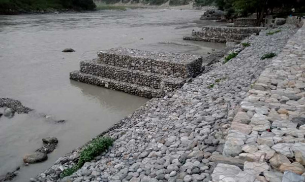 सिरहा र सप्तरी सिमानाकाे बलान नदी नियन्त्रण गर्न तटबन्ध निर्माण