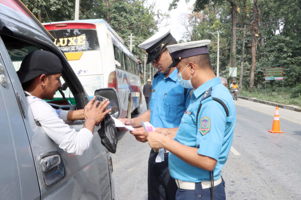 काठमाडौं उपत्यकाका ८ लाख बढी सवारी चालक कारबाहीमा 