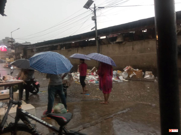 किन भइरहेको छ भारी वर्षा, यसाे भन्छन् माैसमविद् 