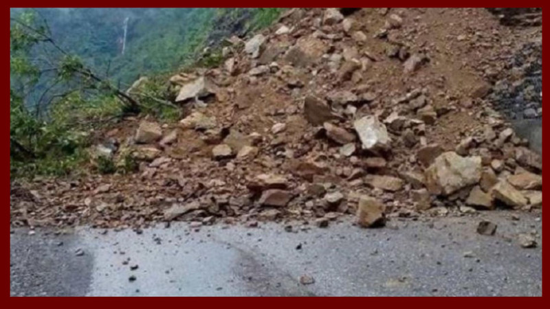 बाढीपहिरोले तीन राजमार्ग अवरुद्ध