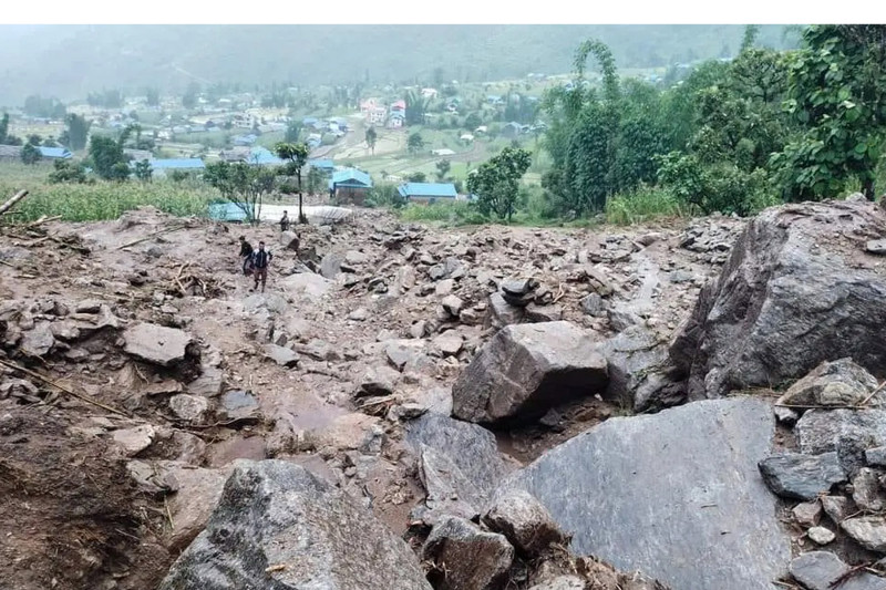 ओखलढुङ्गामा पहिरो अपडेट : आमाबाबु र छोरीको मृत्यु, छोरा बेपत्ता