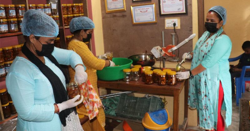 तालिमले बनायो मायालाई उद्योगी, अचार बिक्रीबाट गर्छिन् वार्षिक पाँच लाख आम्दानी