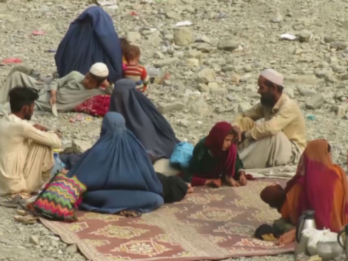 पाकिस्तान र इरानबाट एक लाख भन्दा बढी अफगानी शरणार्थीहरु स्वदेश फिर्ता