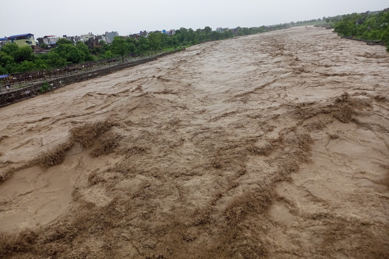  देउखुरीका दर्जन बढी घर डुबानमा