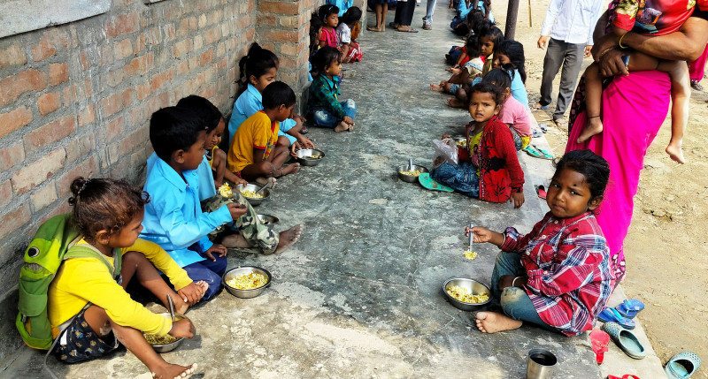 विद्यार्थीको दिवा खाजाको रकम काटियो 