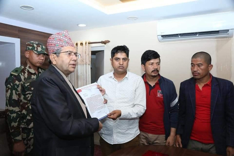 सांसद विकास कोष हटाउन माग गर्दै अनेरास्ववियुले बुझायो सभामुखलाई ज्ञापनपत्र