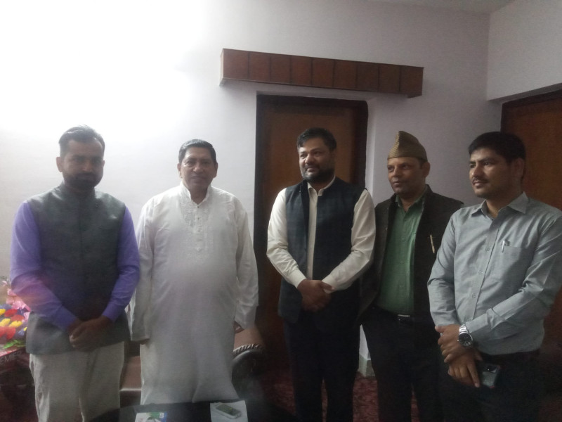 विद्यालय कर्मचारी परिषद्ले भेट्यो गृहमन्त्री