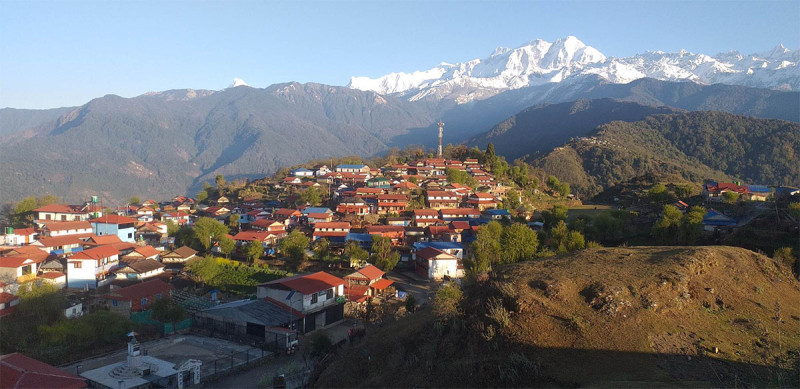 सुनसान बन्दै लमजुङका घरबास 