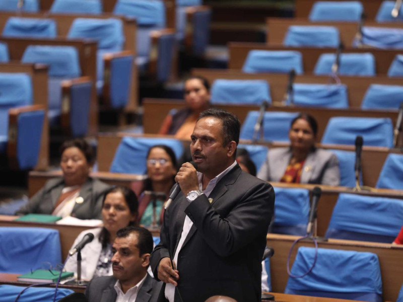 माओवादी सांसदको प्रश्नः संविधान संशोधन केका लागि? 