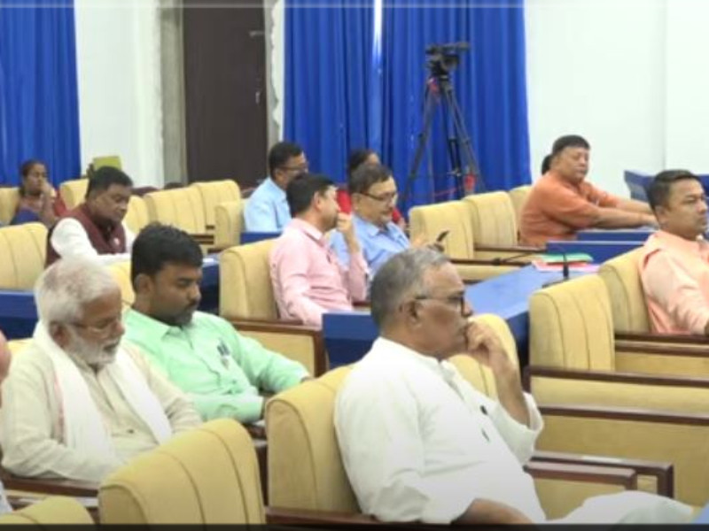 मधेस प्रदेशका सांसदहरुमा मोबाइल मोह, बैठकमै ‘गेम’ खेलेपछि सभामुखको रुलिङ 