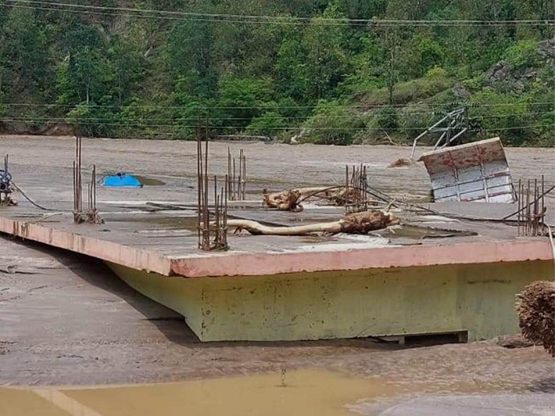 बाढीले भोजपुरको सवाखोला लोहाकोट विजुवापानी आयोजना बगायो