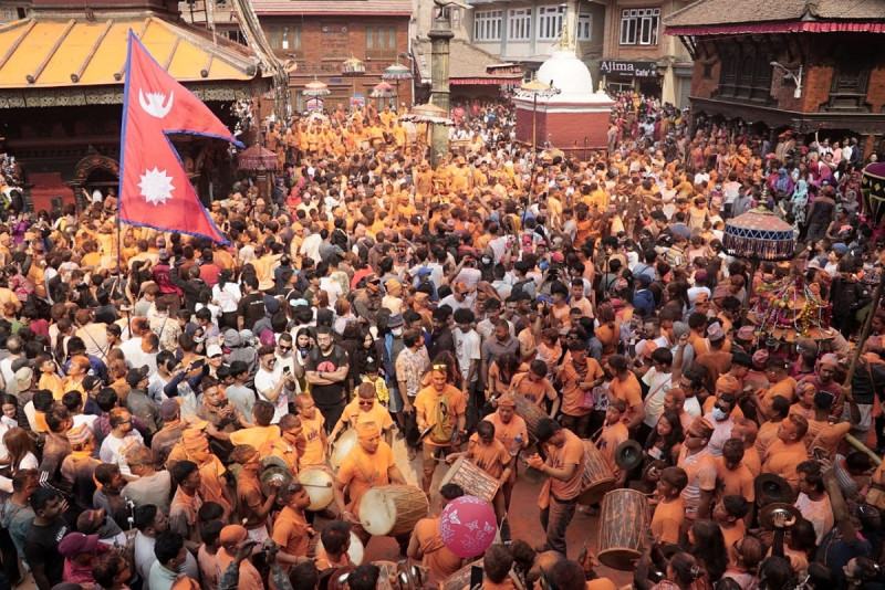 सिन्दुर जात्रामा रंगियो मध्यपुरथिमी [तस्बिरहरु]