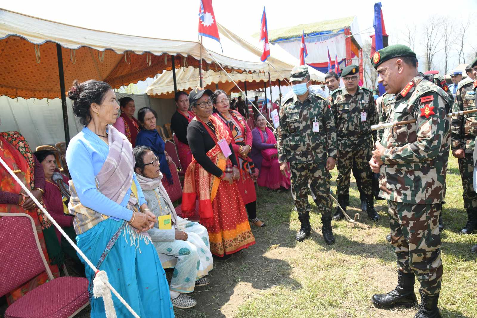 COAS-with-exarmy-family1680919570.jpg