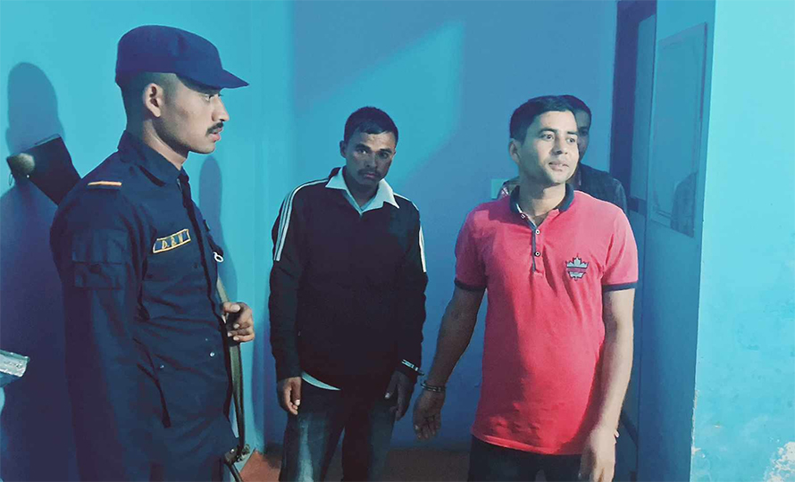 लागूऔषध चरेस र चितुवाको छालासहित प्रहरी हवल्दार पक्राउ