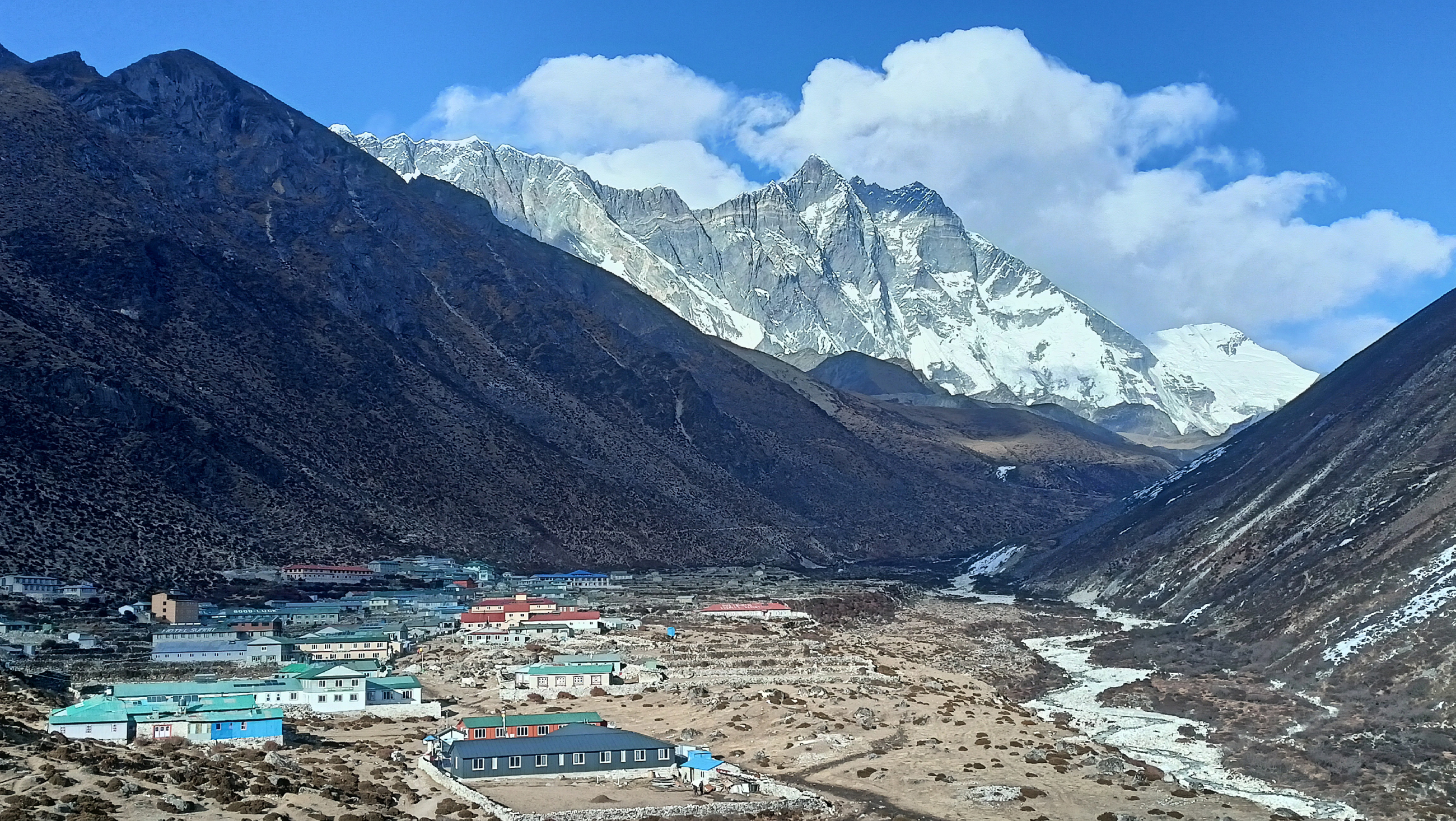 तस्बिरमा हेर्नुहोस् दिङ्बुचे भ्याली