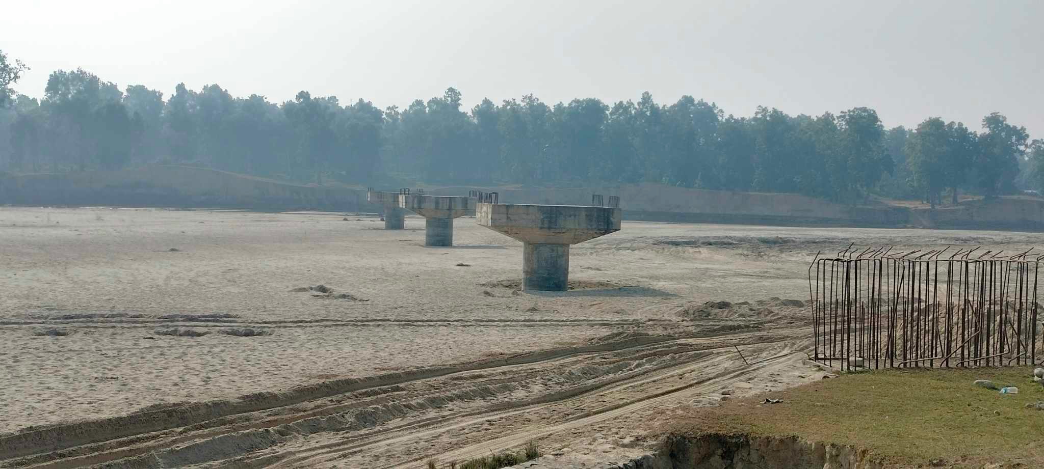 आठ वर्षमा तीन पिलर मात्रै ठडिए