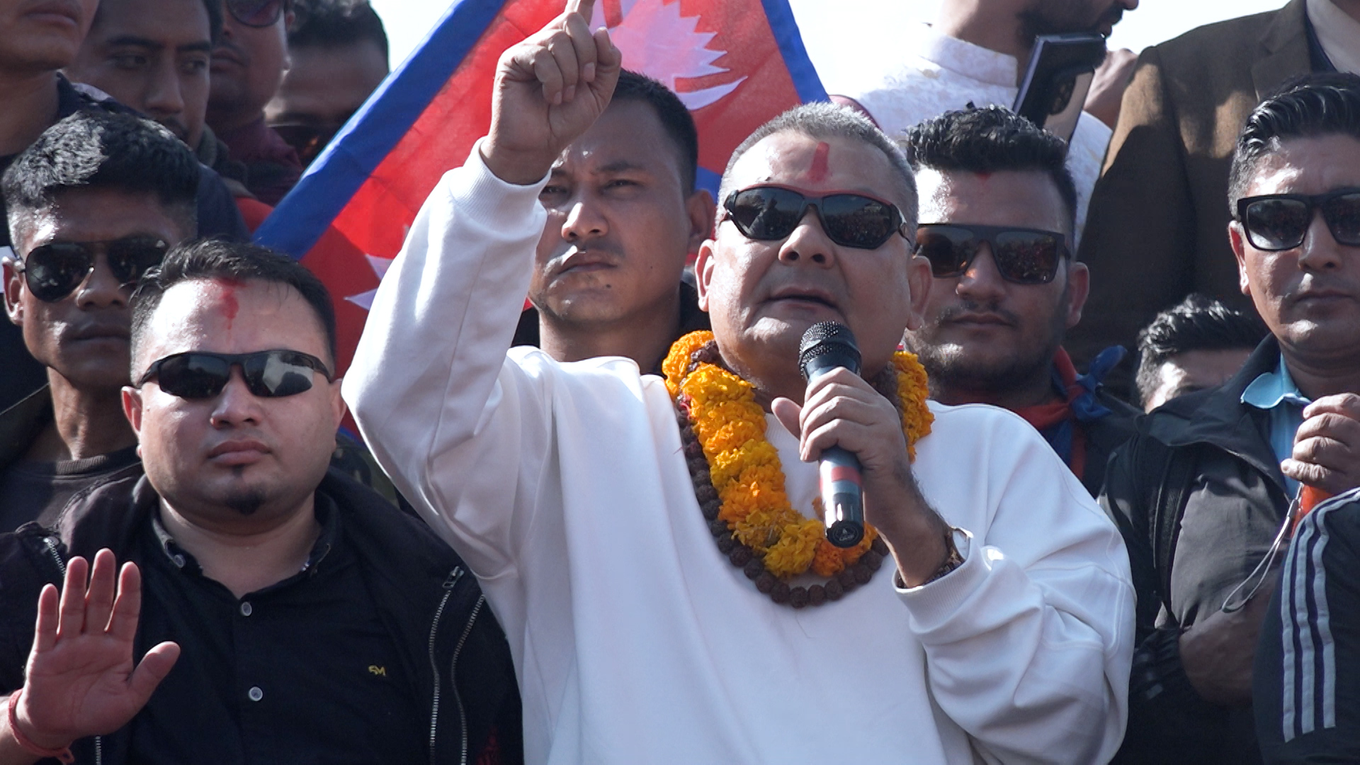 सर्वोच्चको आदेश- दुर्गा प्रसाईँले पाएको हतियारको इजाजतबारे छानबिन गर्नु