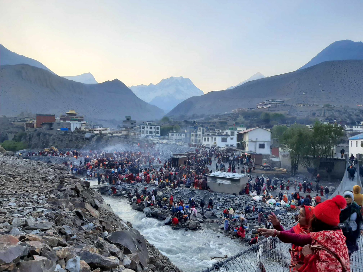 कागबेनीमा भक्तजनको घुइँचो