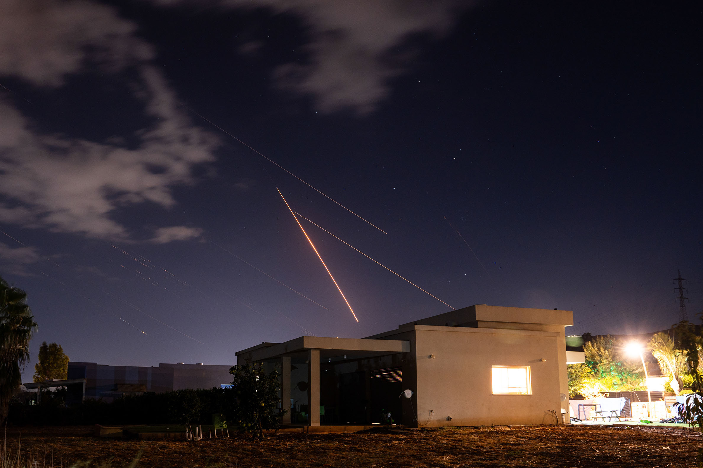 MIDEAST-JERUSALEM-IRAN-MISSILE_3-1727837831.jpg