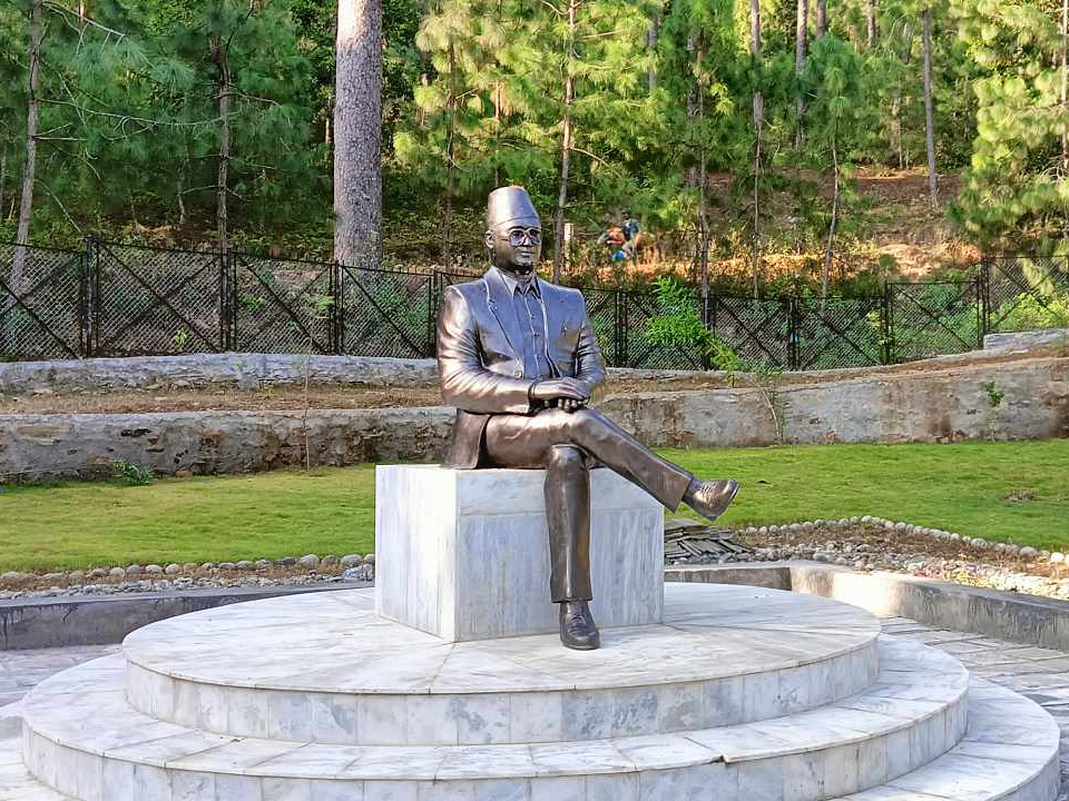 मदन भण्डारीको सालिक तोडफोड