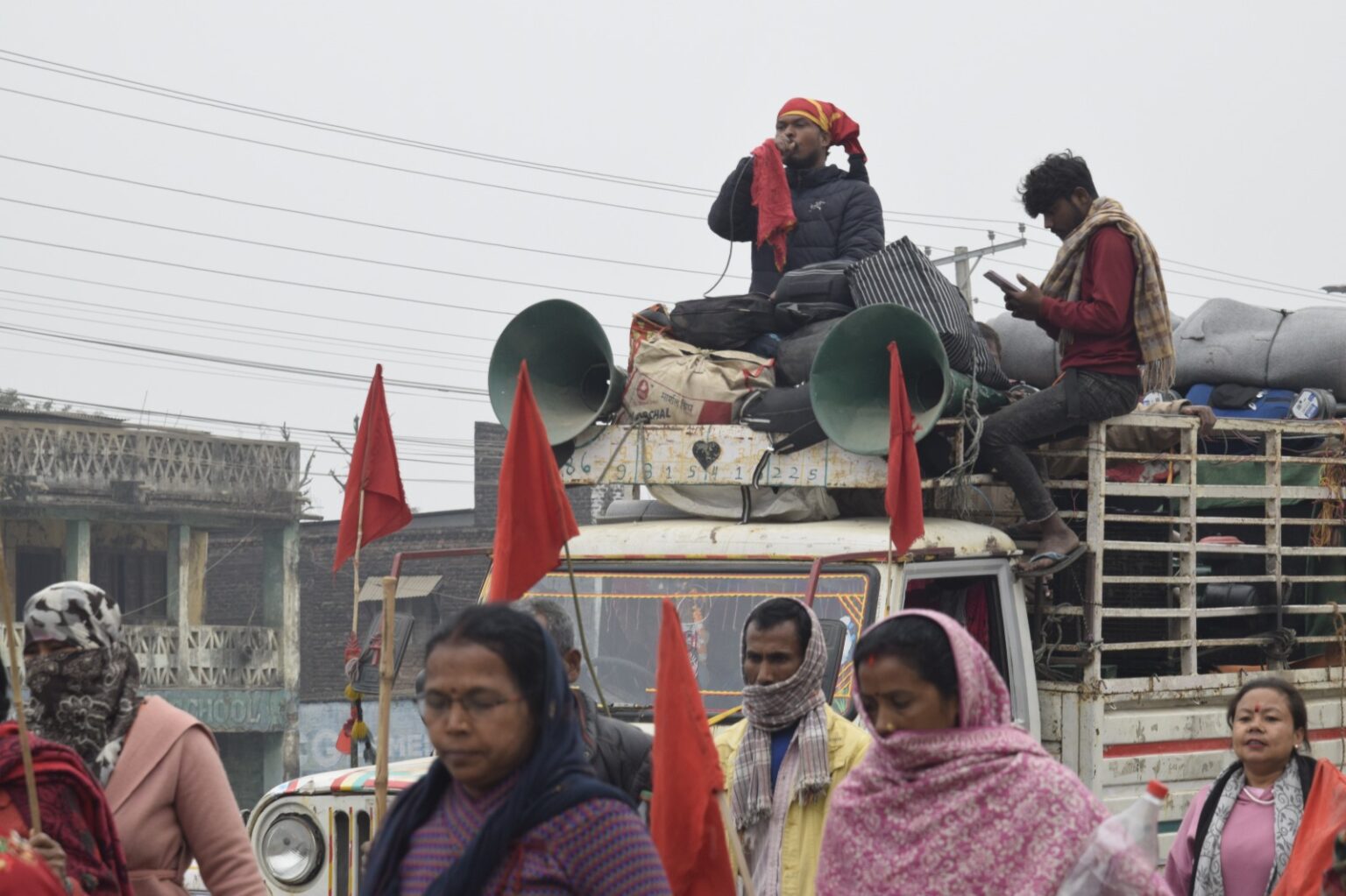 चितवनबाट यसरी काठमाडौं आउँदैछन् मिटरब्याज पीडित [तस्बिरहरू]