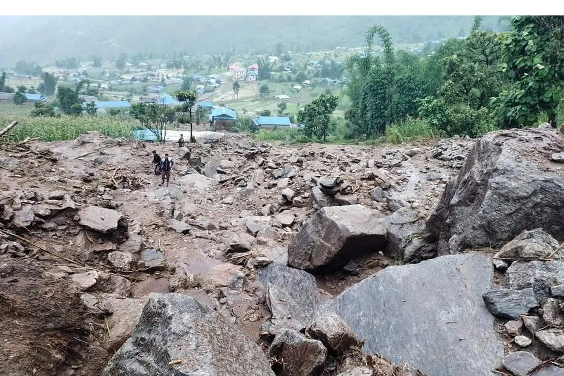 ओखलढुङ्गामा पहिरो अपडेट : आमाबाबु र छोरीको मृत्यु, छोरा बेपत्ता