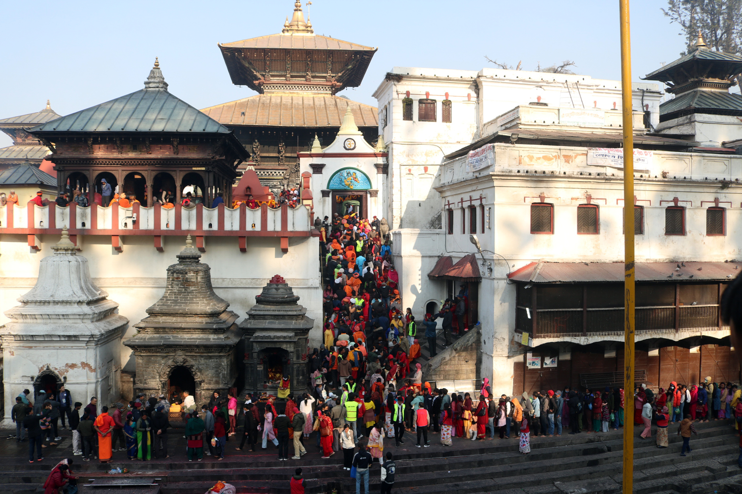 ०७२ को भूकम्पपछि पुनर्निर्माण गरिएको पशुपतिको महास्नान घर भासियो, जीर्णोद्वार गरिँदै