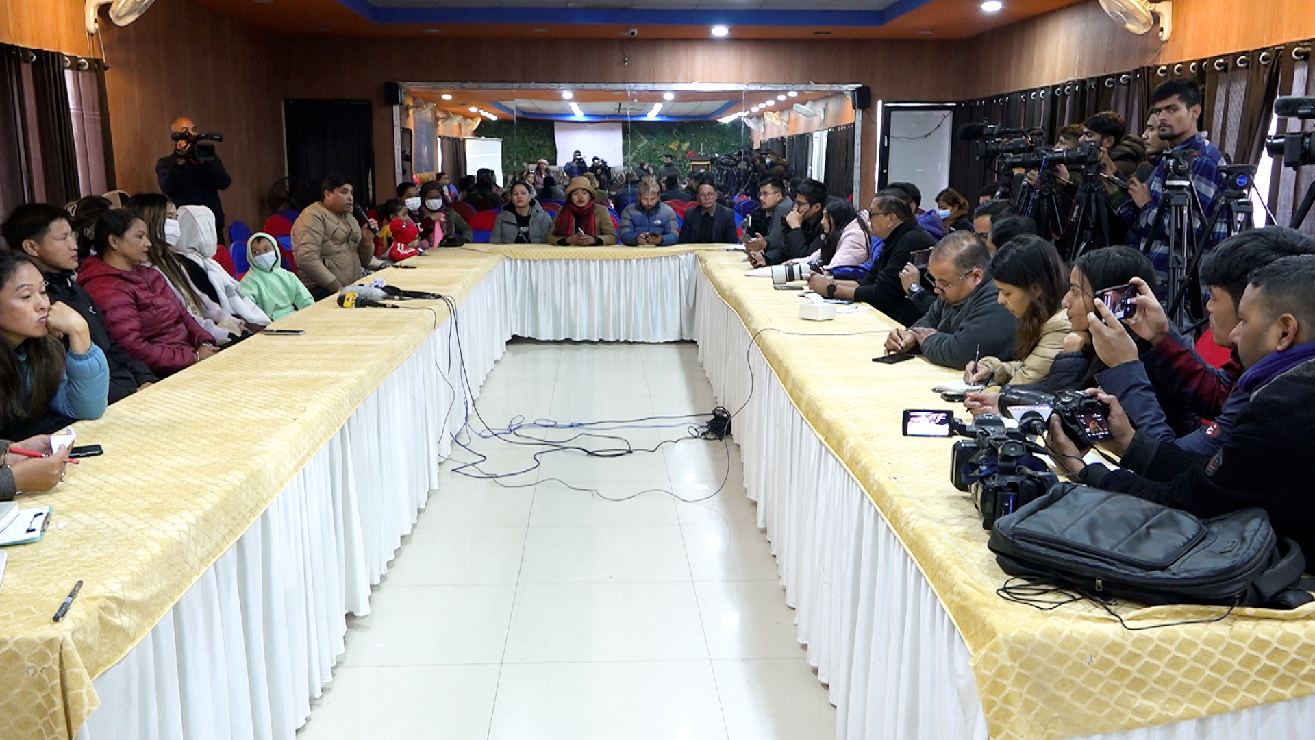 रुसी सेनामा भर्ना भएका श्रीमानको ‘फोन कल’ दुई महिनादेखि कुरिरहेकी छन् टीना