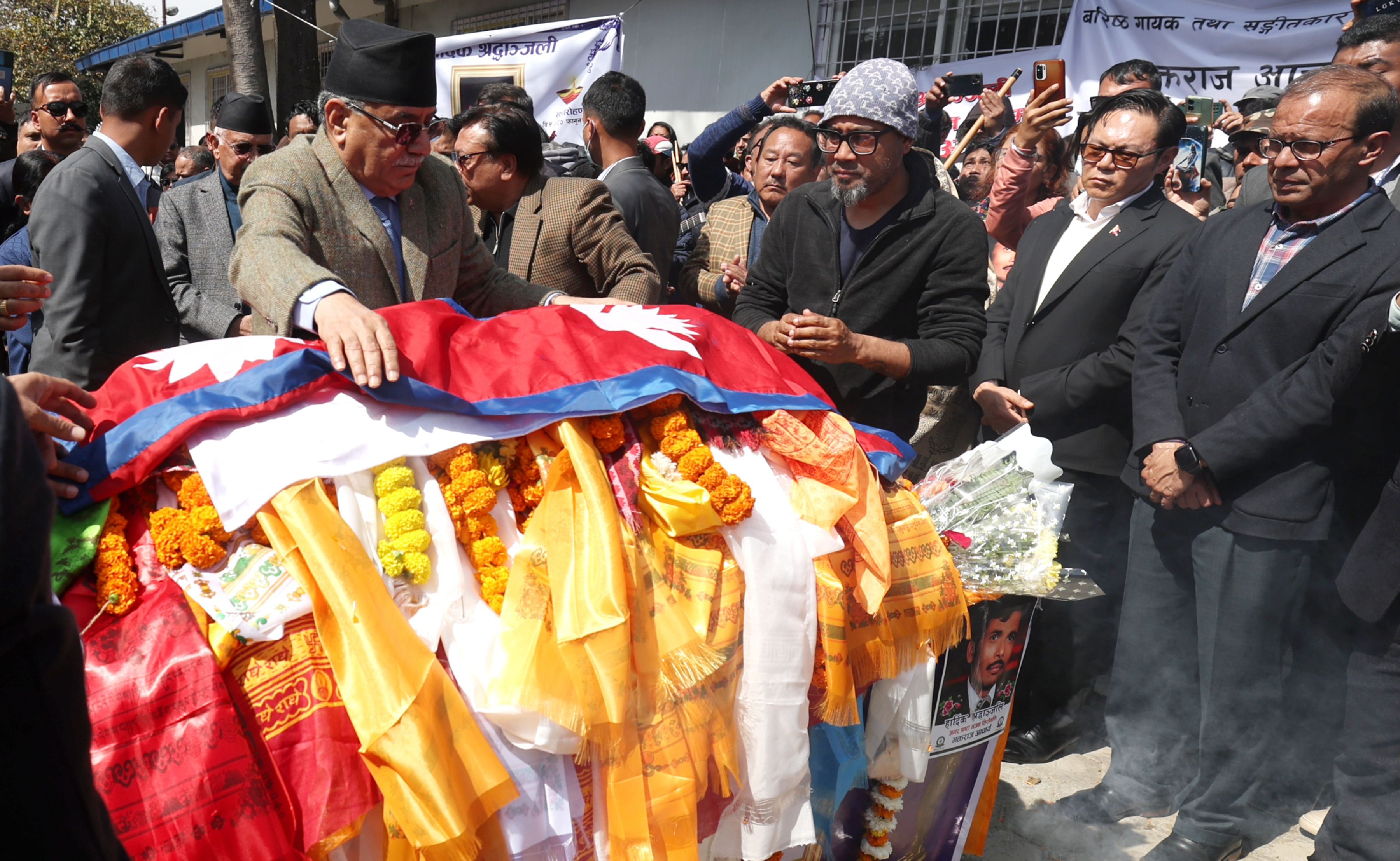 भक्तराजको पार्थिक शरीरमा राष्ट्रिय झण्डा ओढाउँदै प्रधानमन्त्रीले भने– सांगीतिक क्षेत्रमा आचार्यको योगदान महत्वपूर्ण 