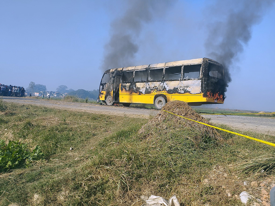 स्कुल बसको ठक्करबाट २ जनाको मृत्यु