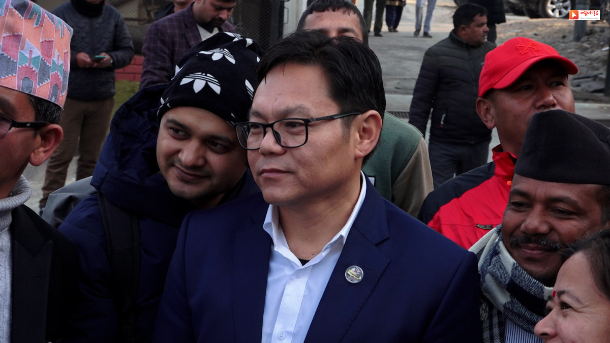 पर्यटनमन्त्रीद्वारा विमानस्थलमा छड्के, न्यूनतम हवाई भाडा लिन आग्रह