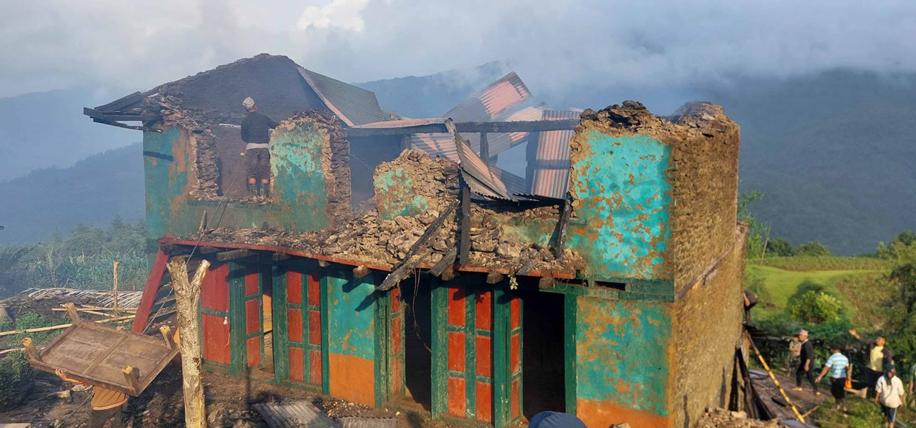 इलाममा आठ घर जलेर नष्ट