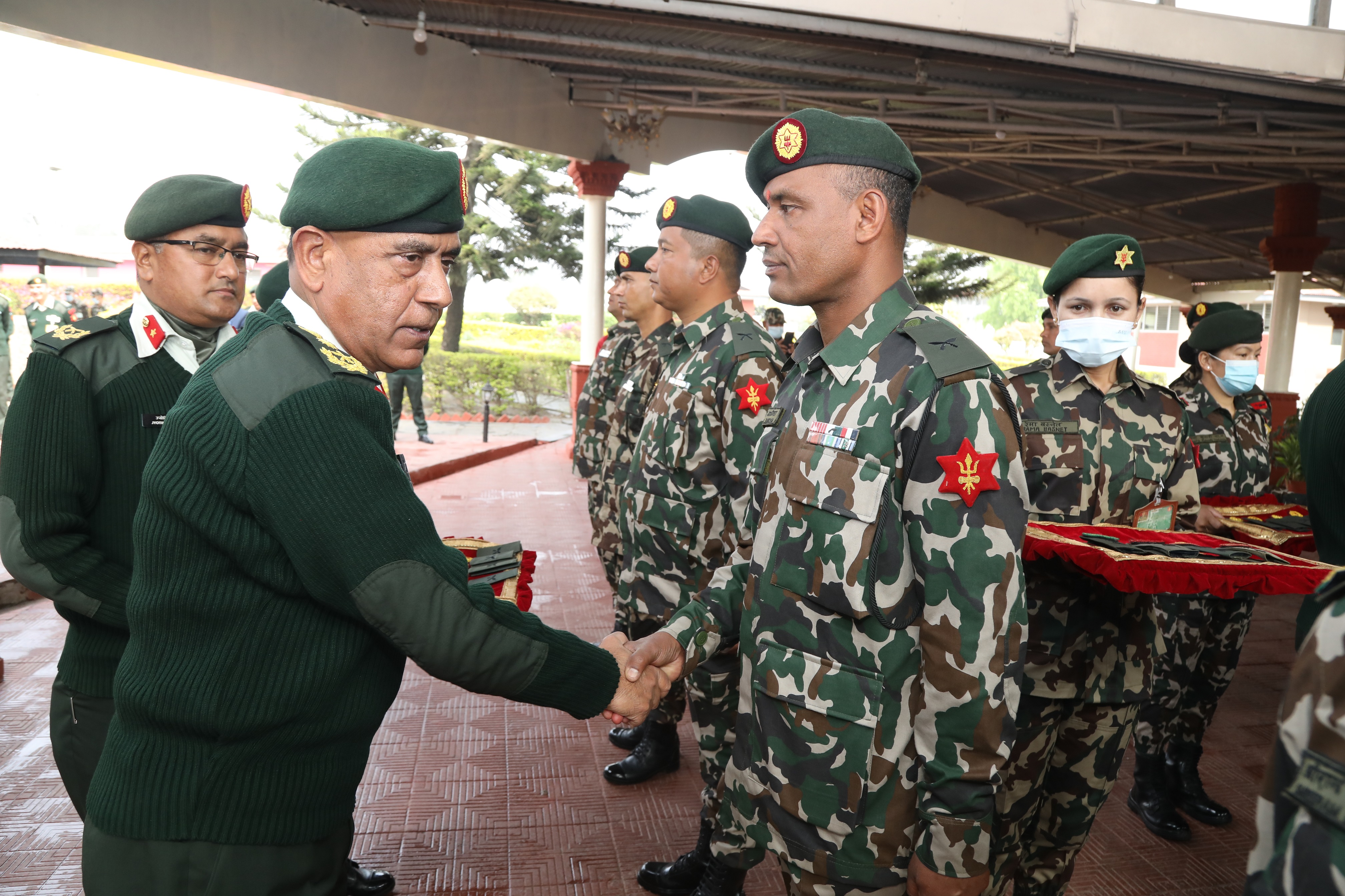 armychief-with-staff1679052107.JPG