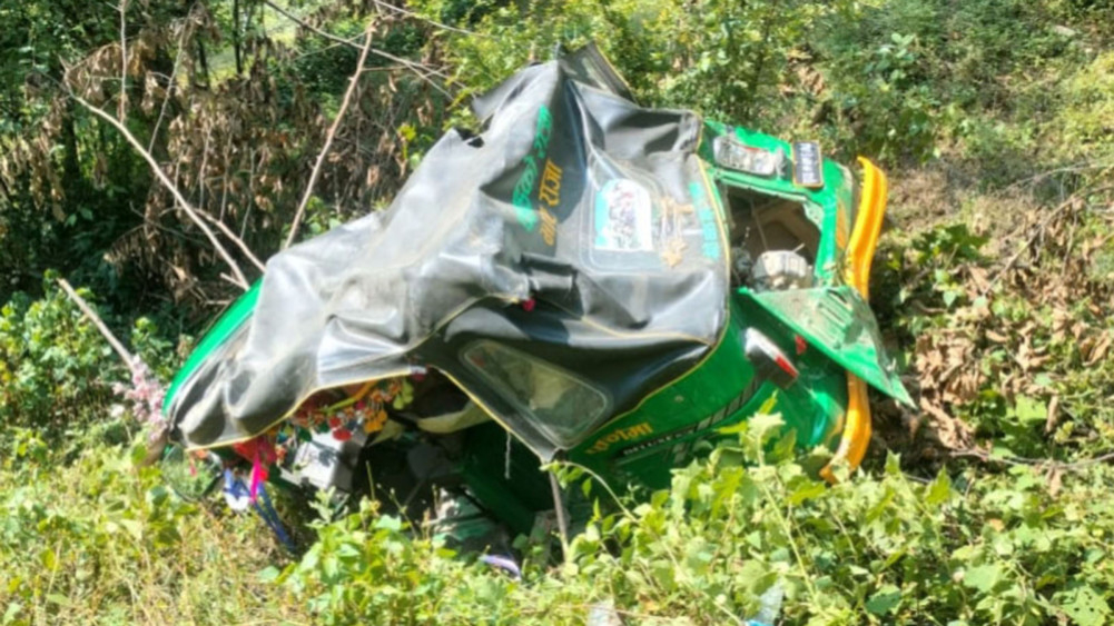 अटो दुर्घटनामा गर्भवतीसहित ४ जना घाइते