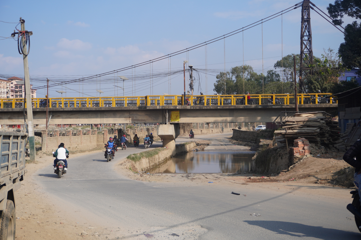 हिउँदमा पनि हटेन बागमती करिडोरको कालो पुलमुनि पानी जम्ने समस्या