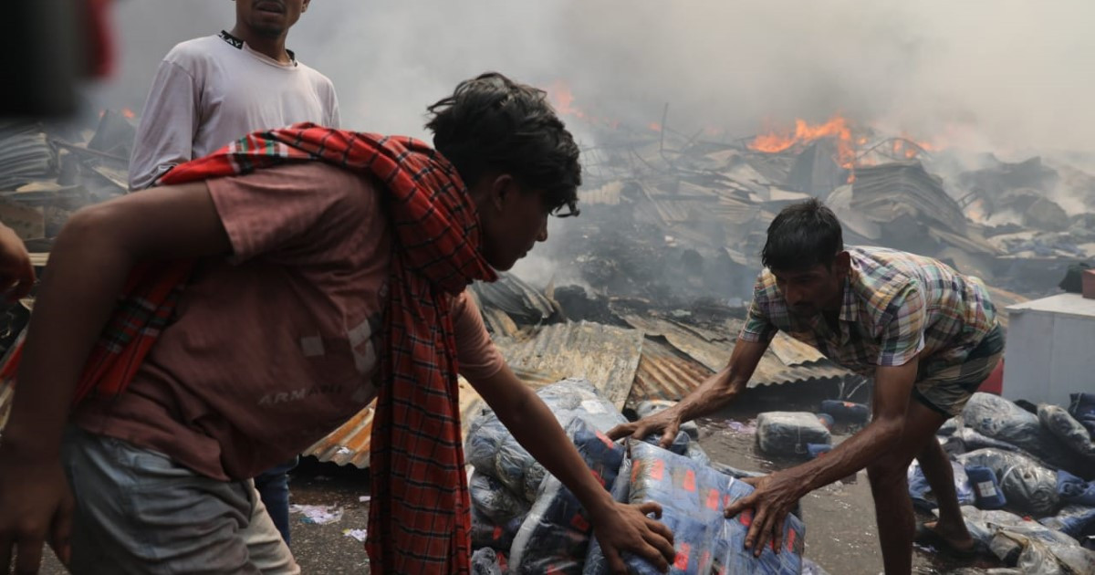 bangabazar-fire-mehedi-41680589371.jpeg