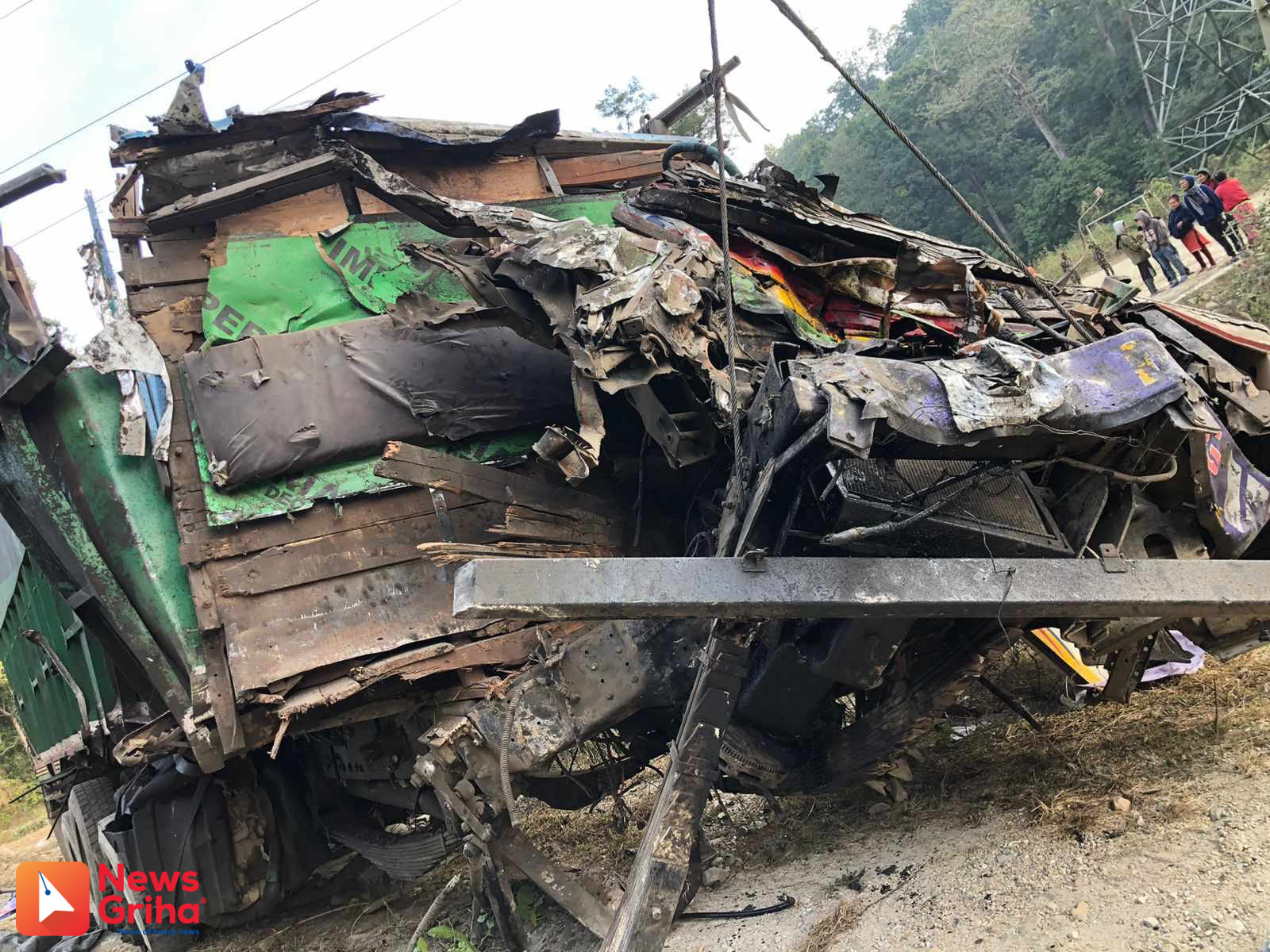 बस र ट्रक ठोक्किँदा बारामा चालकसहित ३ जनाको मृत्यु