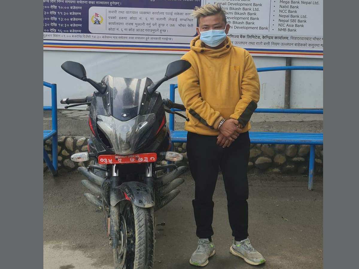 मोटरसाइकल चोरीमा संलग्न १ जना पक्राउ