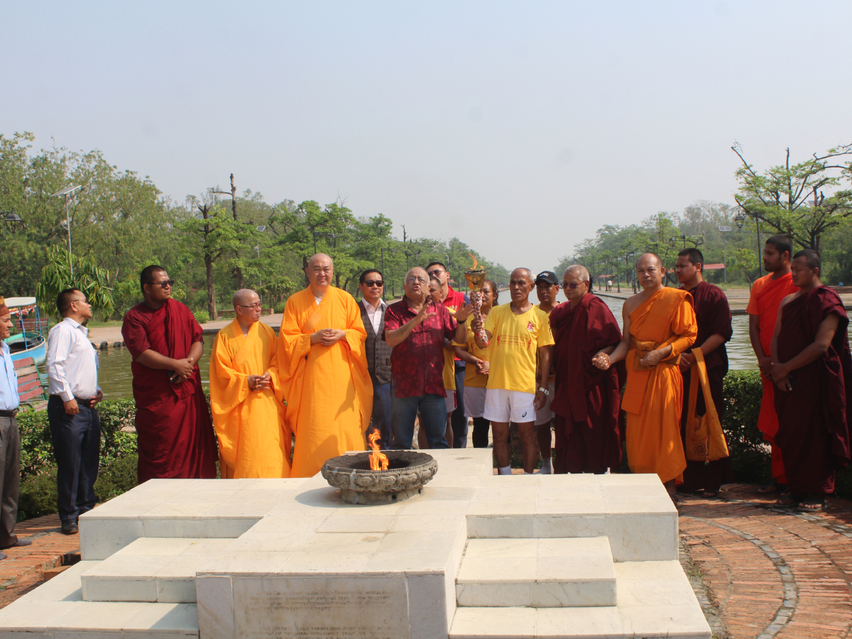 सगरमाथा आधार शिविरतर्फ पठाइयो ‘विश्व शान्ति दीप’