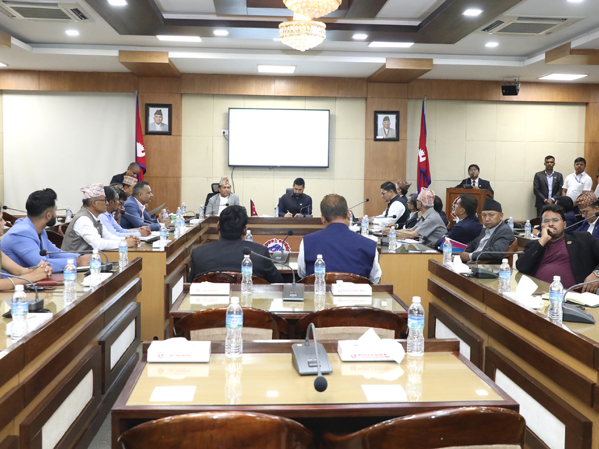 मनसुनजन्य विपद्सँग जुध्न गृहमन्त्रीले खोजे दलहरुको साथ
