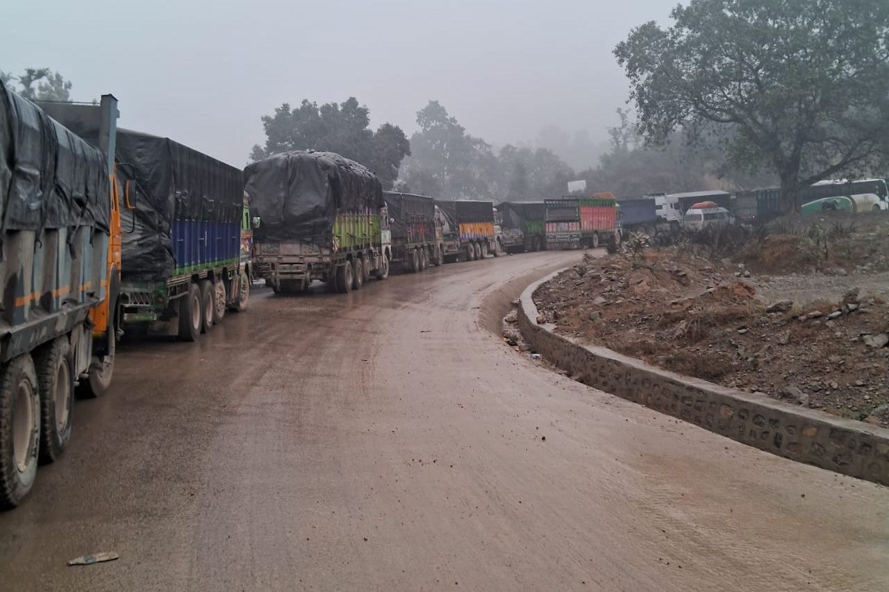 अवरुद्ध पूर्व–पश्चिम राजमार्गको दाउन्ने खण्ड एकतर्फी सञ्चालन