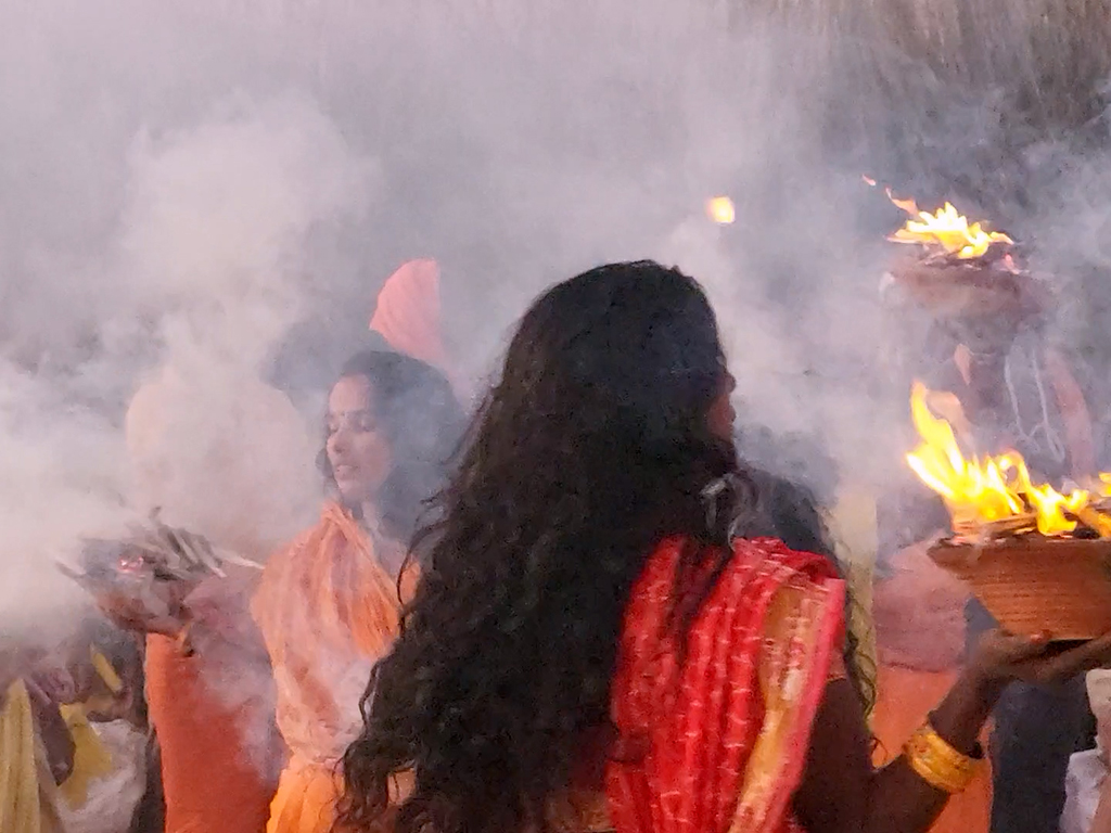 कमला नदीमा भूत मेला [तस्बिरसहित]